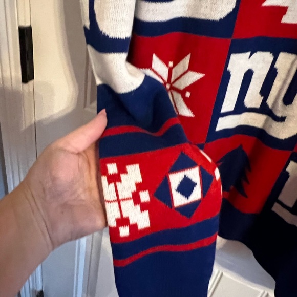 #3467. NFL Team Apparel NY Giants Christmas Sweater. Size L - Picture 3 of 9